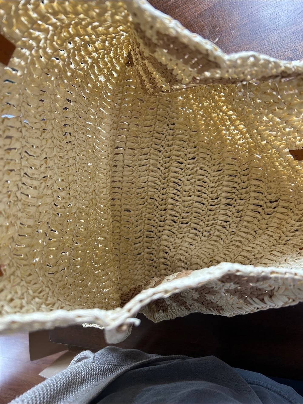 Women’s Woven Tote Bag - Picture 4 of 5